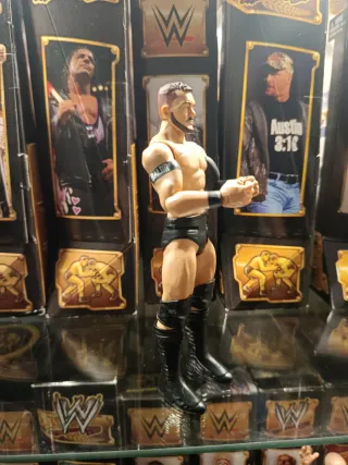 Figura Finn Balor WWE Mattel