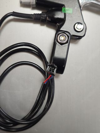 MANETA DE FRENO CON CABLE ELECTRICO