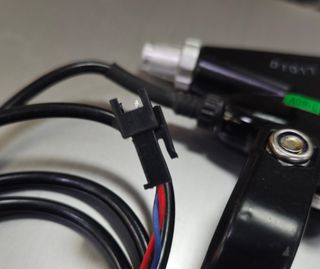 MANETA DE FRENO CON CABLE ELECTRICO