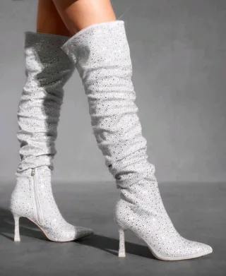 Botas altas grises claro con pedrería