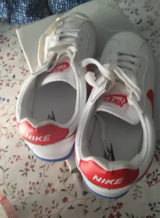 Zapatillas Nike Cortez Blancas y Rojas