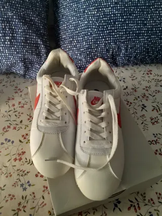 Zapatillas Nike Cortez Blancas y Rojas