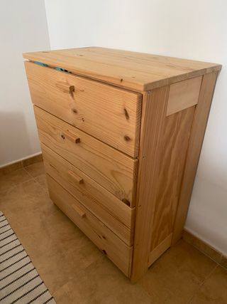 Cómoda de madera maciza