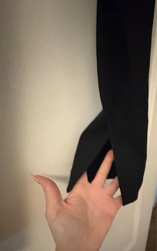 Pantalón negro abierto abajo