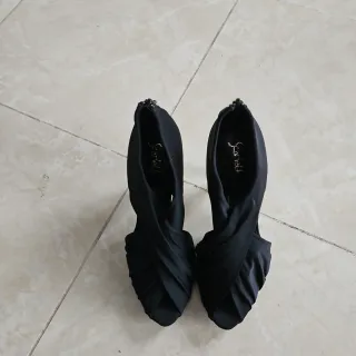 Sandali neri eleganti