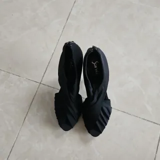 Sandali neri eleganti