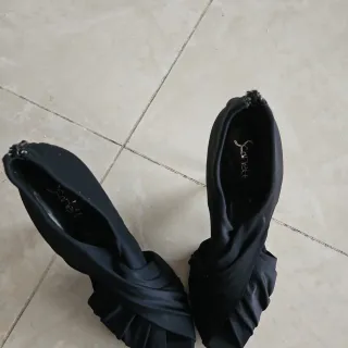 Sandali neri eleganti