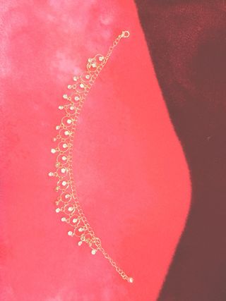 Pulsera dorada de pie con circonitas