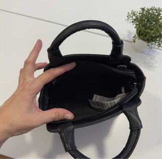 OFERTA Bolso Negro de Mano STRADIVARIUS