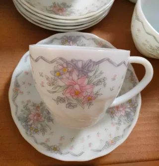 Tazas y platos desayuno porcelana.