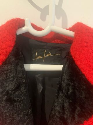 Chaqueta Levita Roja y Negra