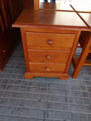 Mesitas de noche de pino