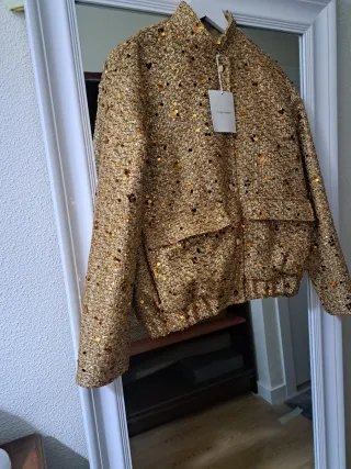 Cazadora bomber dorada lentejuelas