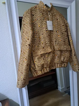 Cazadora bomber dorada lentejuelas