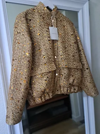 Cazadora bomber dorada lentejuelas