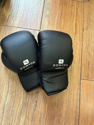 Punching de boxeo con guantes