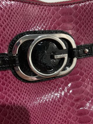 Bolso Guess Rosa y Negro Piel Serpiente