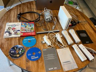 Nintendo Wii con 4 mandos y 4 juegos