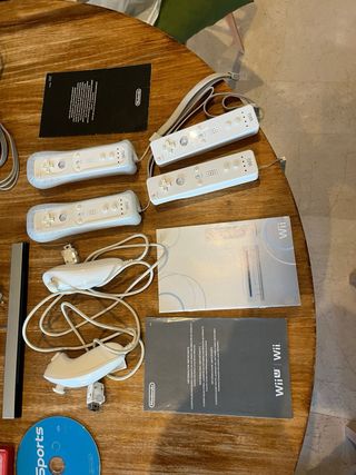 Nintendo Wii con 4 mandos y 4 juegos