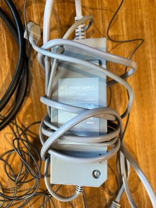 Nintendo Wii con 4 mandos y 4 juegos