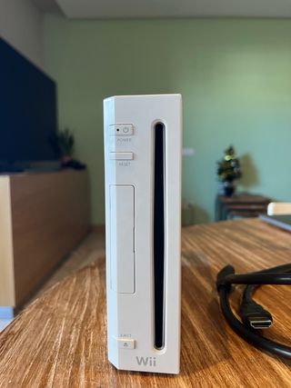 Nintendo Wii con 4 mandos y 4 juegos