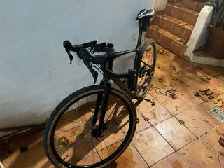 Bici da Gravel Giant Revolt Advanced 2 L-M