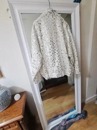 Cazadora bomber lentejuelas plateadas