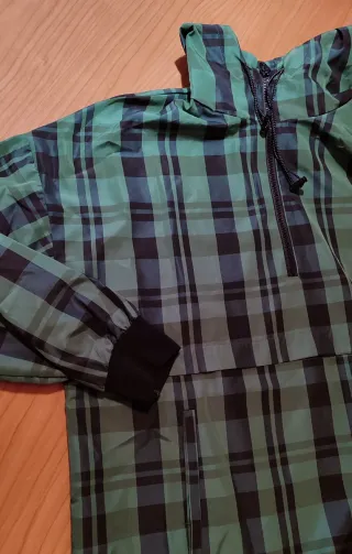 Chaqueta de cuadros verde y negra