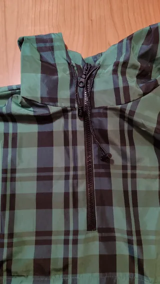 Chaqueta de cuadros verde y negra