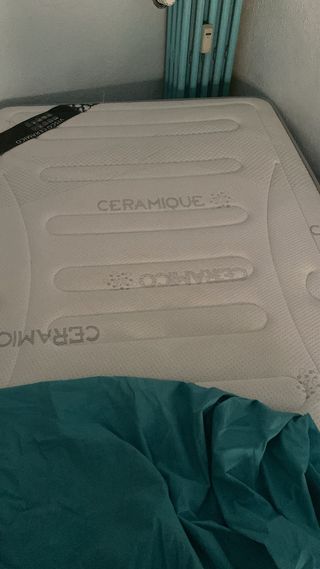 Colchón 105 y base tapizada nuevos