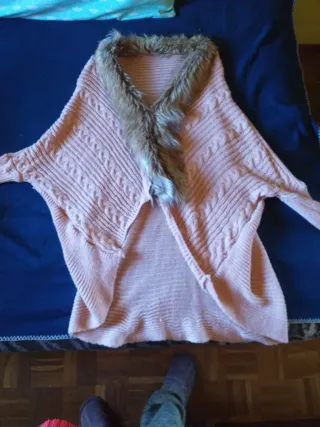 Chaqueta rosa con cuello de pelo