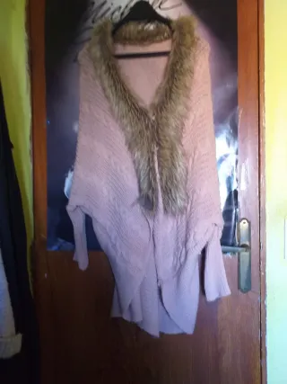Chaqueta rosa con cuello de pelo