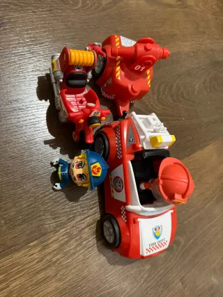 Juguetes bomberos: coche, moto y figuras
