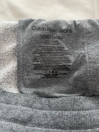 Pantalones chándal Calvin Klein niño gris