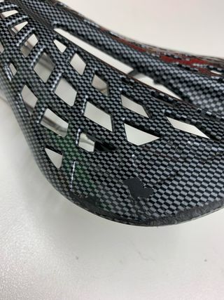 Sella bici carbon look forata