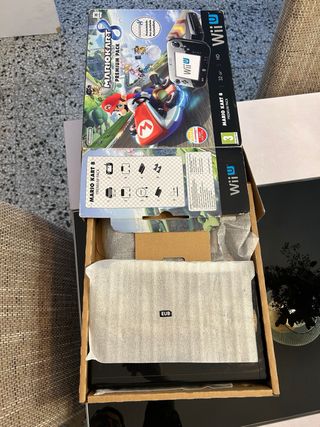 Nintendo Wii U 32GB Mario Kart 8 Premium Pack