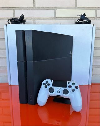 Console PS4 (PlayStation 4) Nera + Controller Bianco