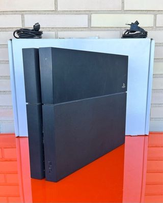 Console PS4 (PlayStation 4) Nera + Controller Bianco