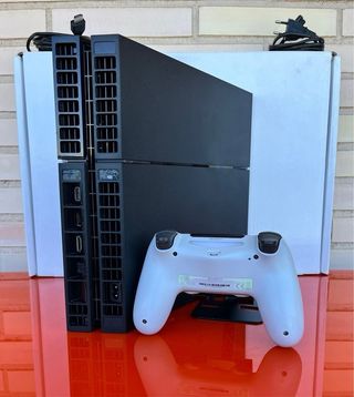 Console PS4 (PlayStation 4) Nera + Controller Bianco