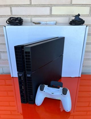 Console PS4 (PlayStation 4) Nera + Controller Bianco