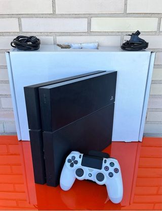 Console PS4 (PlayStation 4) Nera + Controller Bianco