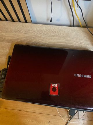 Portátil Samsung Rojo