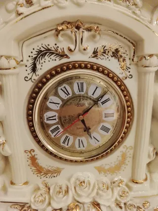 Relógio de Mesa Vintage Cerâmica Dourado