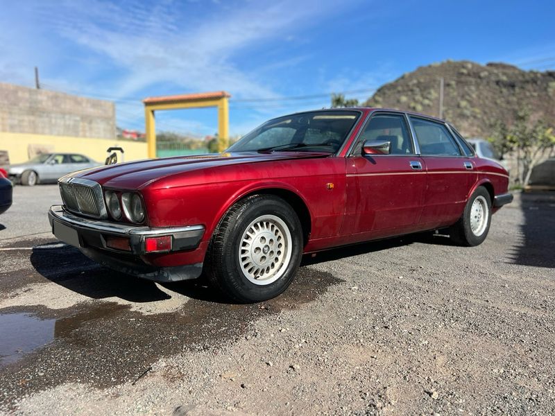 Jaguar XJ40 - foto 1