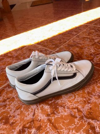 Zapatillas Vans Blancas y Marrones