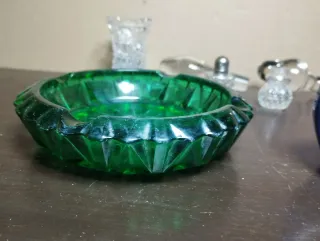 Cenicero cristal verde y tapones vidrio