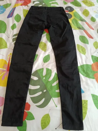 Pantalon negro tiro bajo y2k bershka