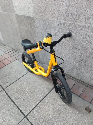 Bicicleta de equilibrio Btwin amarilla