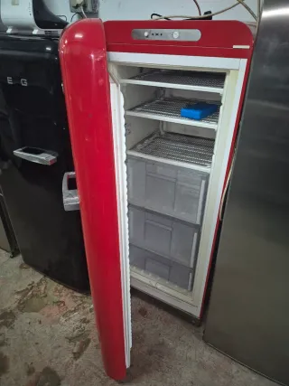 Congelador Smeg Rojo