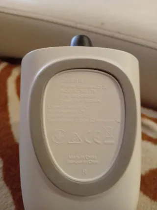 Altavoces negros y blancos